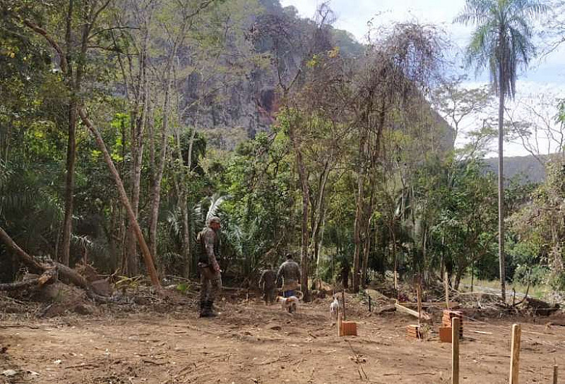 Homem Multado Em R Mil Por Extra O Ilegal De Recursos Minerais