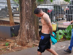 Homem que apontou arma para criança e atirou dentro de bar é preso