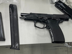PF apreende pistola e drogas despachadas de MS para o Sul