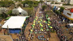 Prefeitura diz que desfile levou 28 mil pessoas à Marcelino Pires
