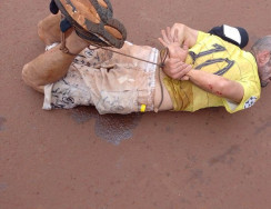 Moradores espancam e amarram ladrão de botijão de gás