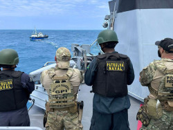 Marinha e PF fazem maior apreensão de cocaína no mar brasileiro