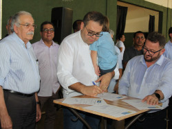 Alan Guedes autoriza licitações de mais de R$ 16 milhões de investimentos