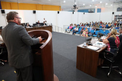 Câmara autoriza prefeitura a contratar temporário para servidor afastado