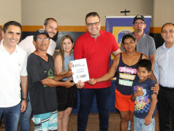 Prefeitura de Dourados entrega Cartão Construção para famílias do Ouro Fino