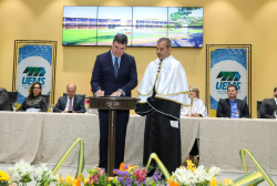 Na posse de reitor, Riedel destaca papel inclusivo e transformador da Uems