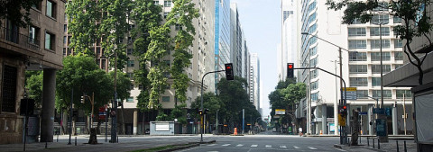 Confederação Nacional de Municípios (CNM) mostrou que três em cada quatro cidades do Brasil ainda mantêm medidas restritivas de circulação ou de atividades econômicas. Imagem: (Divulgação)