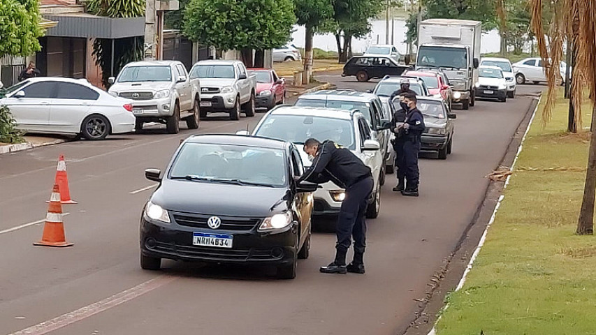 Blitz de orientação realizada na manhã de domingo (30). Imagem: ( Assecom)