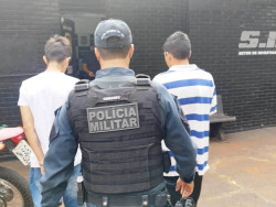 Funcionário é preso com comparsa após assalto a posto de combustíveis