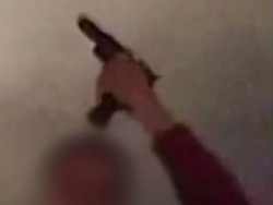 Jovem faz live com arma e acaba preso com granada de uso militar