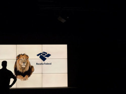 Receita paga nesta sexta-feira último lote de restituição do IR