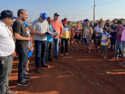 Moradores recebem Manual de Autoconstrução do benefício Projeto Vida Nova