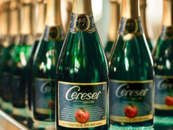 Anvisa manda suspender a venda de 28 lotes da Sidra Cereser