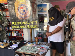 Em banca de camelô, Senad apreende drogas e munições de grosso calibre