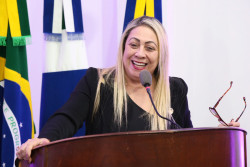 Tânia Cristina quer proibir corte de água e luz no fim de semana e feriado