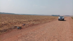 Homem bebe, sai de moto com esposa e filho e mulher morre