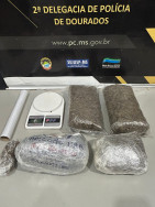 Casal que fazia delivery de drogas é preso em estacionamento de mercado