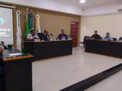 Juiz suspende reajustes e acaba com farra de vereadores