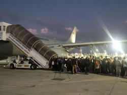 Mais um avião com brasileiros repatriados de Israel chega ao Brasil