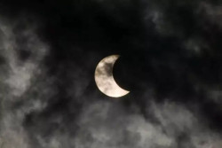 Eclipse anular do Sol atrai atenção de moradores em várias regiões do país
