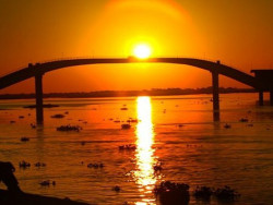 Segunda-feira começa com calor extremo de até 44°C