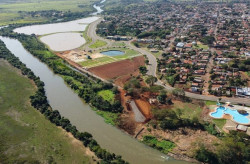 Jovem é salvo de afogamento por policial militar à paisana