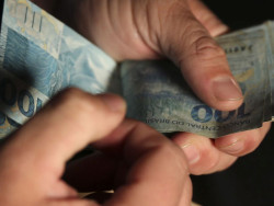 Câmara deve votar taxação para super-ricos nesta semana