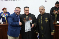 Em noite de prêmio e posses na ADL, Câmara homenageia a literatura