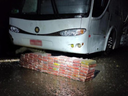 PRF apreende 91 quilos de cocaína em ônibus de estrangeiros ilegais
