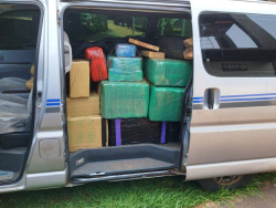 Motorista e batedor são presos com 1,7 tonelada de maconha
