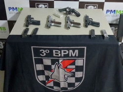 Jovem é presa com armas e maconha em Dourados