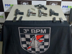 Jovem é presa com armas e maconha em Dourados