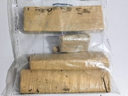 Traficante é preso ao vender drogas perto de escola