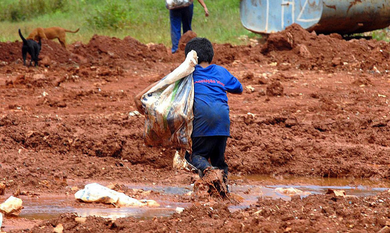 Pandemia agravou a vulnerabilidade de crianças e adolescentes no país. Imagem: (Agência Brasil)