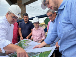 Alan Guedes mostra a Tereza Cristina projetos de obras em Dourados