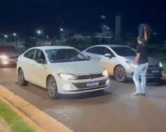 Veja o vídeo: carros disputam racha e duas mulheres ficam feridas