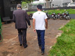 Polícia apreende adolescente e procura outro envolvido em assassinato