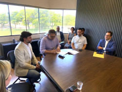 Prefeito assina acordo que torna saúde pública campo de ensino prático