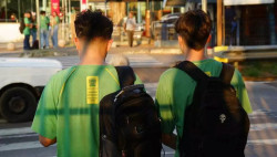 Estudantes de baixa renda receberão R$ 1.320 para não abandonar os estudos