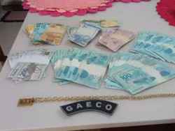 Dois vereadores estão entre os alvos de mandados de prisão