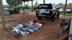 Polícia desativa fábrica clandestina de placas falsas e prende autor