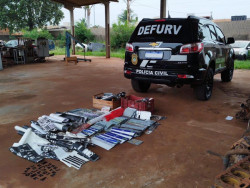 Polícia desativa fábrica clandestina de placas falsas e prende autor