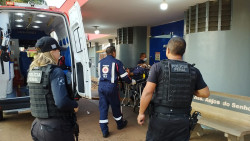 Em briga dentro de cela, idoso é agredido e esfaqueado no tórax