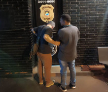 Casal é preso depois de arrombar carros em universidade