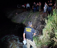 Ao voltar de festa, motociclista cai em valeta e morre afogado