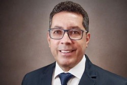 Secretaria de Educação pagou até 109% mais caro pelo ar-condicionado