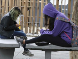 Uso excessivo de dispositivo digital afeta desempenho de alunos