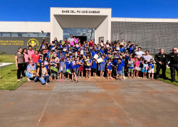 Alunos fazem visita à sede do DOF e ganham brinquedos