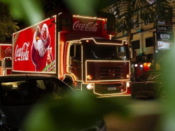 Caravana de Natal da Coca-Cola passa pelo Dourados Brilha na sexta