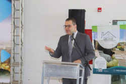 Começa programa que vai regularizar títulos de famílias de baixa renda